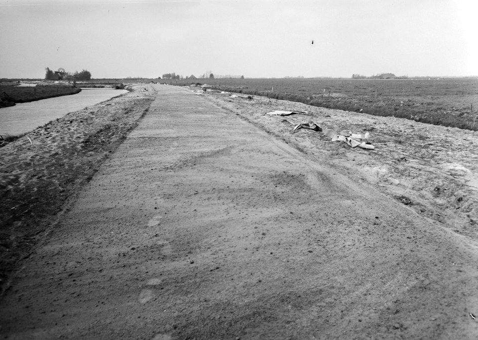 Aanleg en verbeteren van wegen, dijken en spaarbekken, grondcementstabilisatie, , Bestanddeelnr 161-0335