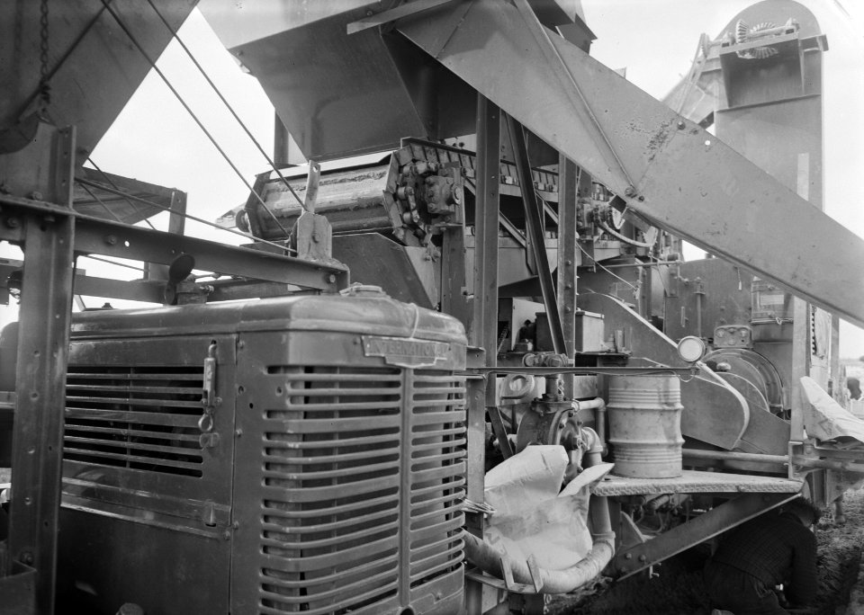 Aanleg en verbeteren van wegen, dijken en spaarbekken, grondcementstabilisatie, , Bestanddeelnr 161-0330