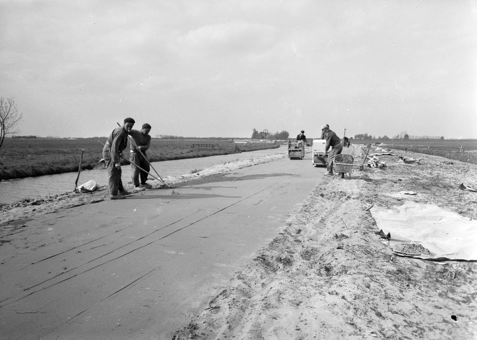 Aanleg en verbeteren van wegen, dijken en spaarbekken, grondcementstabilisatie, , Bestanddeelnr 161-0337