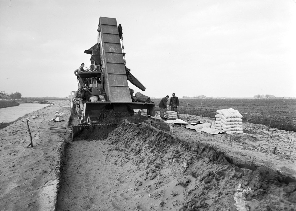 Aanleg en verbeteren van wegen, dijken en spaarbekken, grondcementstabilisatie, , Bestanddeelnr 161-0348