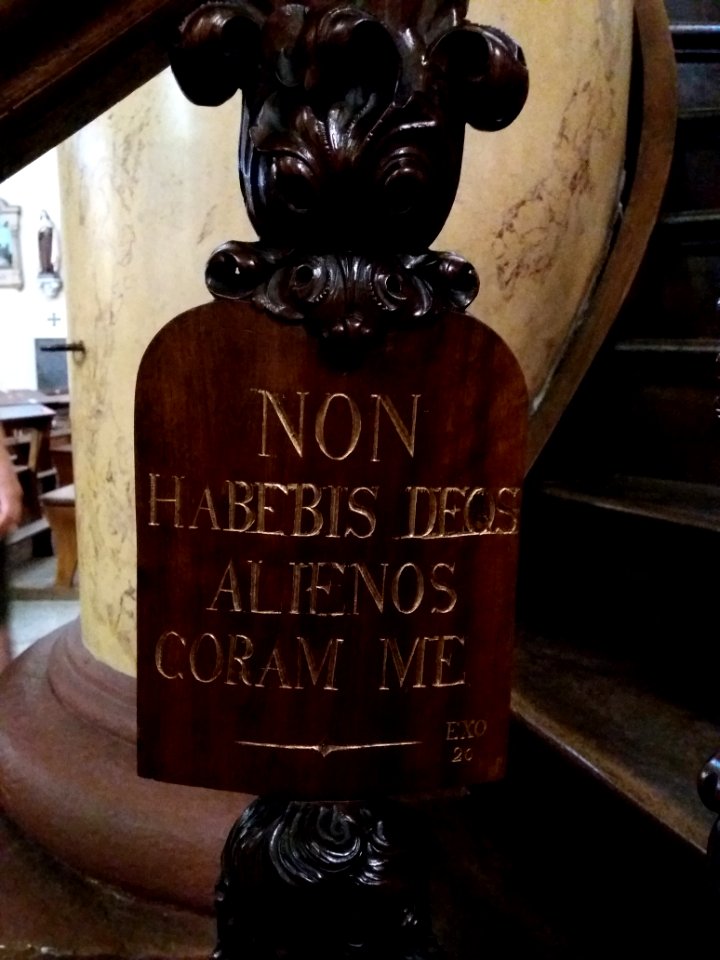 Amplepuis - Église Saint Pothin - Chaire - Dix commandements de Dieu (01)