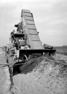 Aanleg en verbeteren van wegen, dijken en spaarbekken, grondcementstabilisatie, , Bestanddeelnr 161-0353