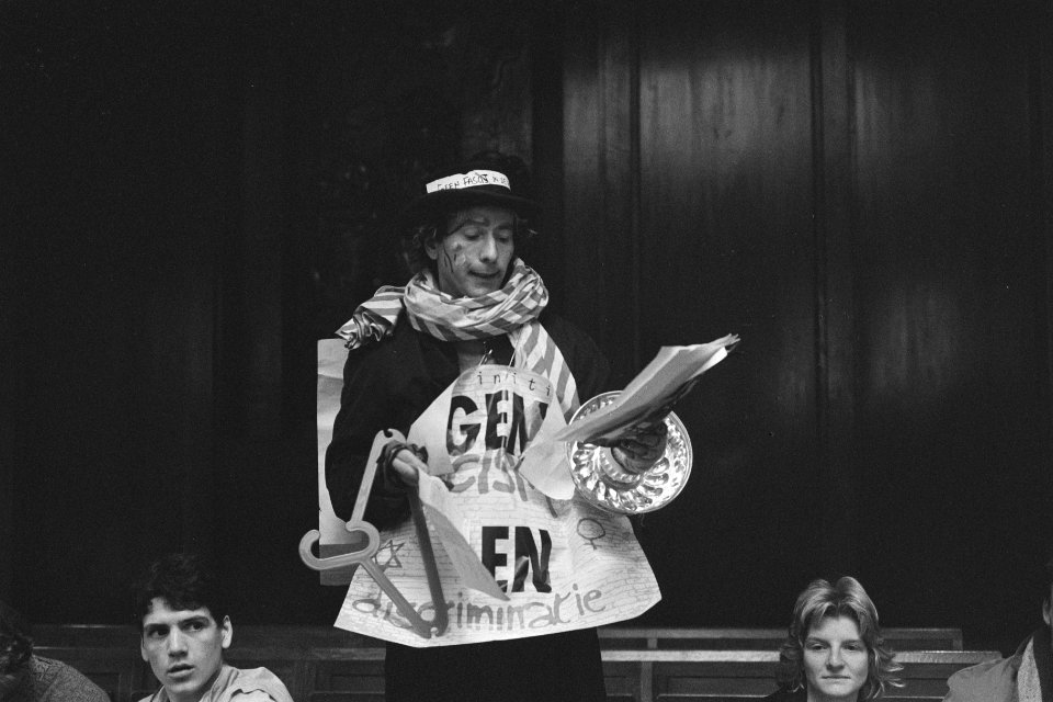Amsterdamse gemeenteraad vergadert over algemene en financiele beschouwingen, be, Bestanddeelnr 933-8366