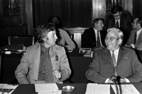 Amsterdamse gemeenteraad vergadert met nieuw college van B&W Oud-wethouders Van, Bestanddeelnr 927-4452