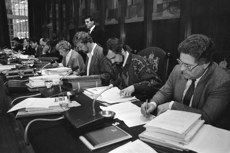 Amsterdamse gemeenteraad vergadert over algemene en financiele beschouwingen, be, Bestanddeelnr 933-8365