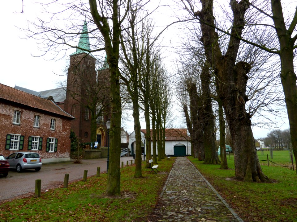 Amstenrade-Bomenlaan voor kerk