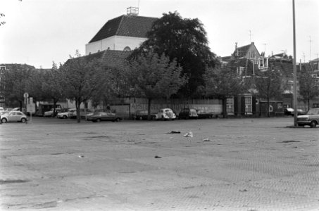 Amstelveld te Amsterdam nu auto-vrij, nummer 34 betonblok langs randen, nummer 3, Bestanddeelnr 926-4306