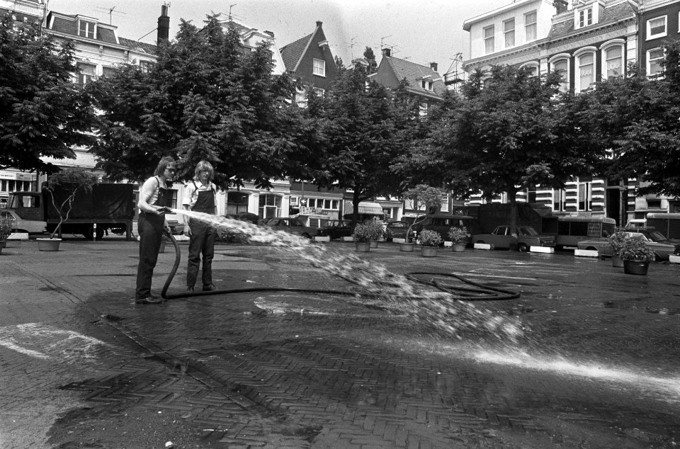 Amstelveld wordt schoongespoten, Bestanddeelnr 926-5120
