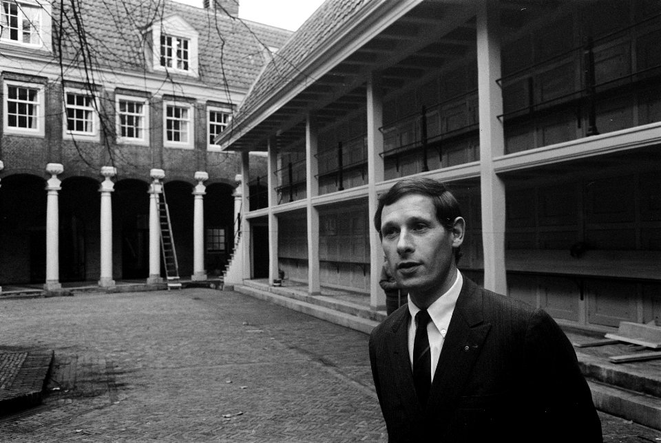 Amsterdams Historisch Museum bijna gereed. Dr. S. H. Levie , direkteur Gem. Muse, Bestanddeelnr 922-9603
