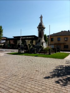 Amplepuis - Place de l'Hôtel de Ville - Monument aux morts