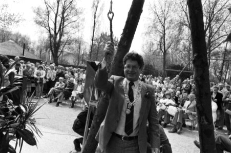Amsterdamse Bos bestaat 50 jaar burgemeester Van Thijn verricht opening, Bestanddeelnr 932-9524