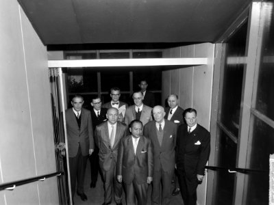 Amsterdamse delegatie naar Djakarta vertrokken, delegatie Schiphol, Bestanddeelnr 917-3192