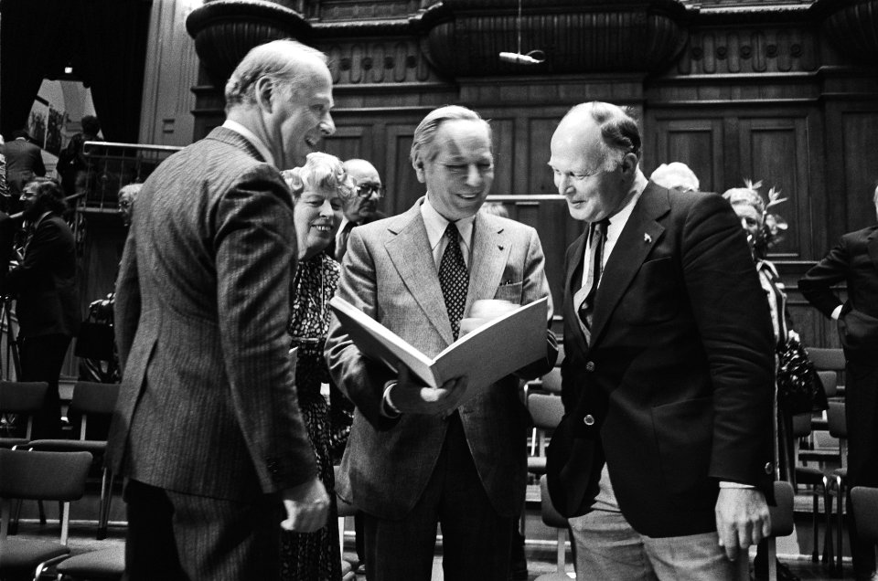 Amsterdams Concertgebouw bestaat 90 jaar bijeenkomst in Concertgebouw, Bestanddeelnr 929-6665
