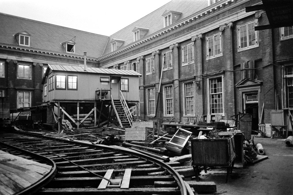 Amsterdams Historisch Museum bijna gereed. Een van de binnenplaatsen die nog nie, Bestanddeelnr 922-9601