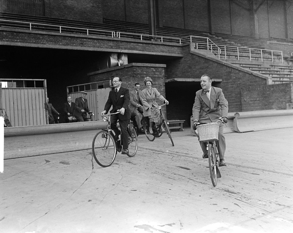 Amsterdamse journalisten per fiets naar Bosbaan excursie , Bestanddeelnr 903-4221