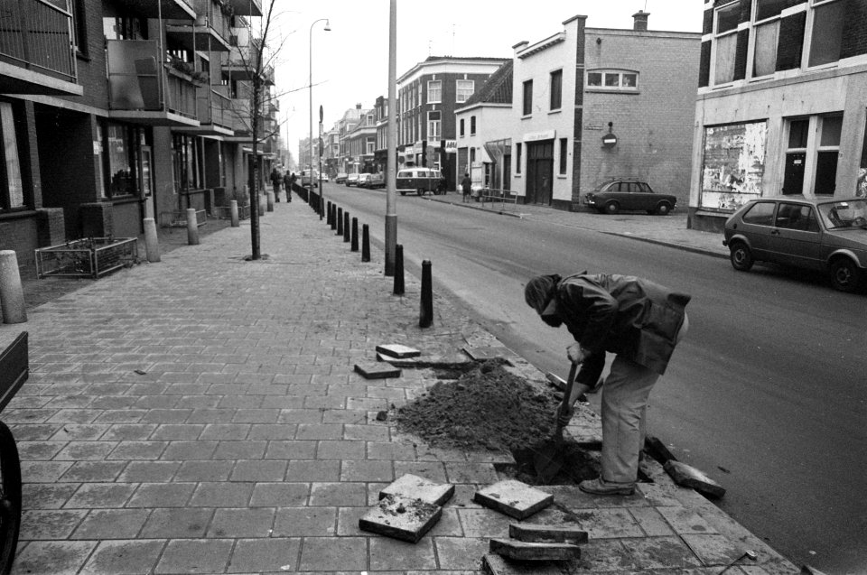 Amsterdammertjes (paaltjes tegen stoepparkeren) geplaat in Schilderswijk in De, Bestanddeelnr 929-4643