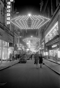 Amsterdamse binnenstad verlicht hier de Kalverstraat, Bestanddeelnr 921-8570