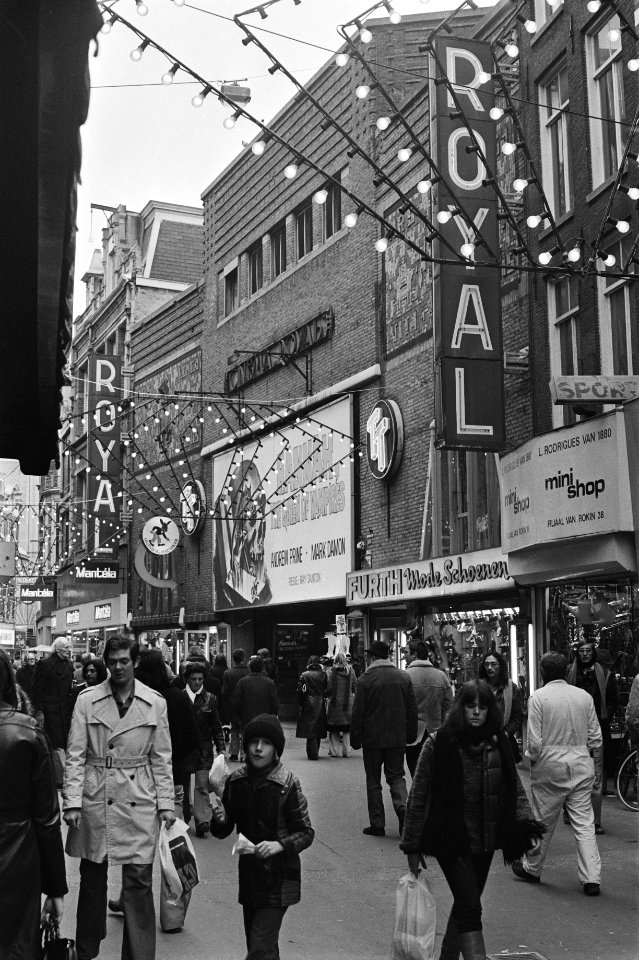Amsterdamse bioscoop Cinema Royal aan de Nieuwendijk gaat sluiten, Bestanddeelnr 928-9389
