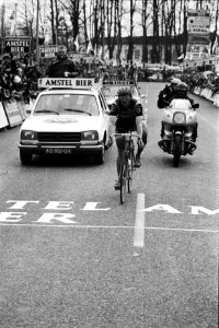 Amstel Gold Race wielrennen Jan Raas gaat als winnaar over de finish, Bestanddeelnr 929-6434