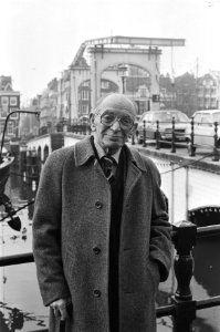 Amsterdamse oud-toneelspeler, cabaretier en regisseur Sylvain Poons wordt 21-02 , Bestanddeelnr 931-3242