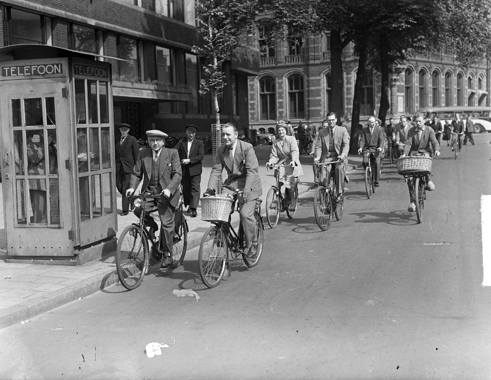 Amsterdamse journalisten per fiets naar Bosbaan excursie , Bestanddeelnr 903-4220