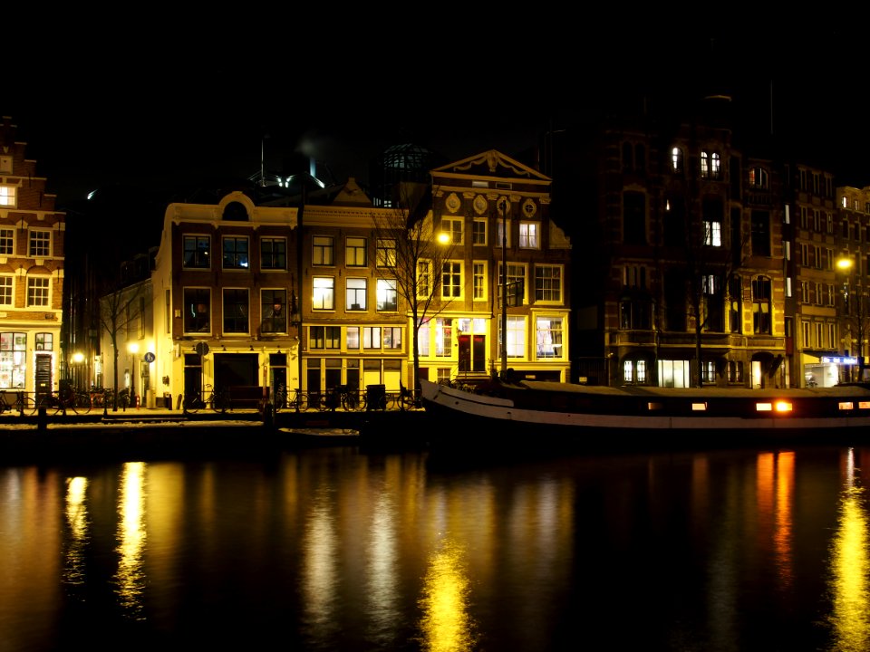 Amstel 174-178 by night