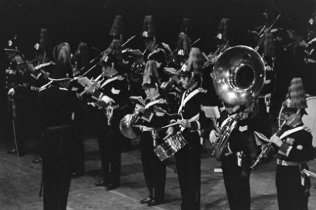 Amsterdamse politiekapel in gala-uniform, Bestanddeelnr 920-3372