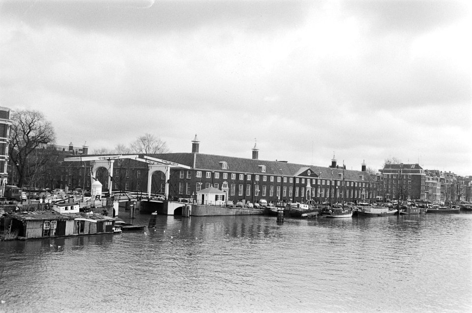 Amstelhof aan de Amsterdamse Amstel gerestaureerd, gerestaureerde uit 1683 dater, Bestanddeelnr 930-0121