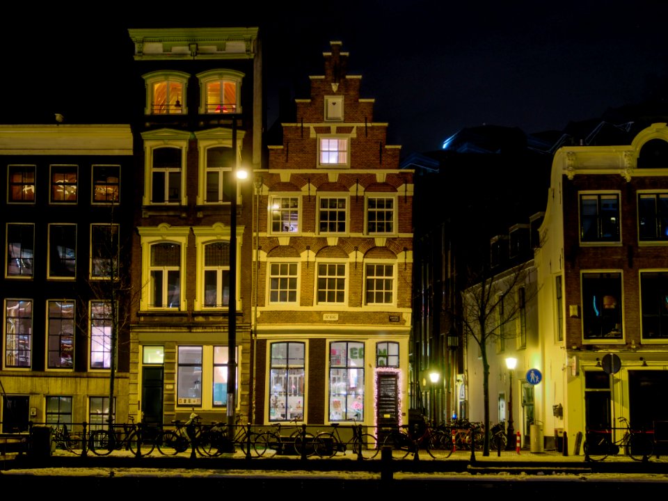 Amstel 180-182 by night