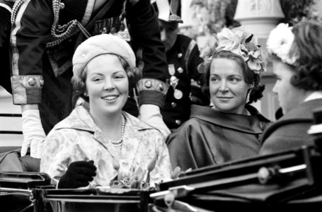 Amstel-hotel vertrek (koppen prinses Beatrix en prinses Irene ), Bestanddeelnr 913-8290