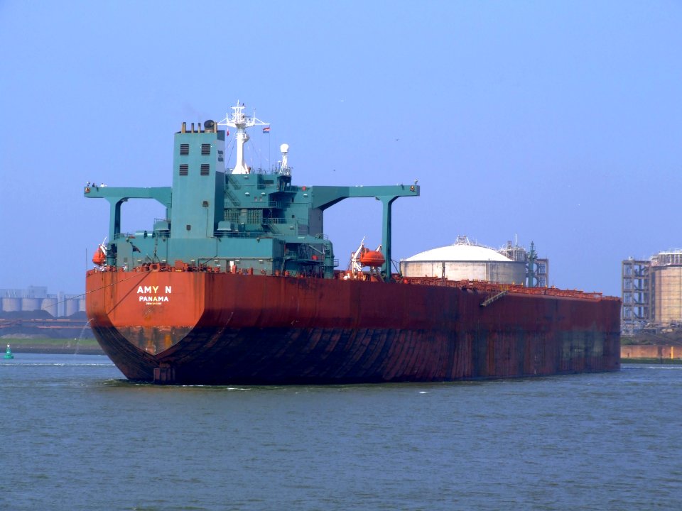 AMY N IMO 9149809 Callsign H9MR towed out of the Mississippi harbour, Holland 03-Jun-2007 photo-8