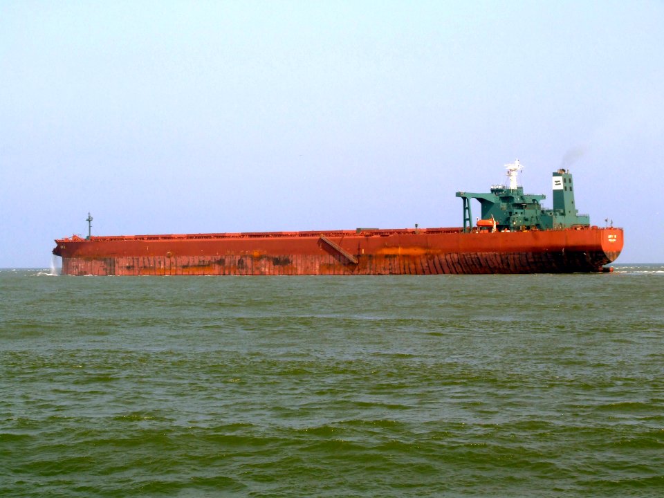 AMY N IMO 9149809 Callsign H9MR towed out of the Mississippi harbour, Holland 03-Jun-2007 photo-13