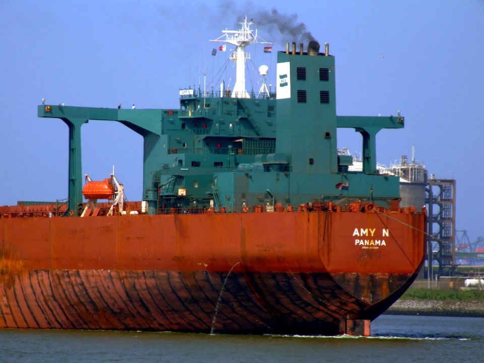 AMY N IMO 9149809 Callsign H9MR towed out of the Mississippi harbour, Holland 03-Jun-2007 photo-4