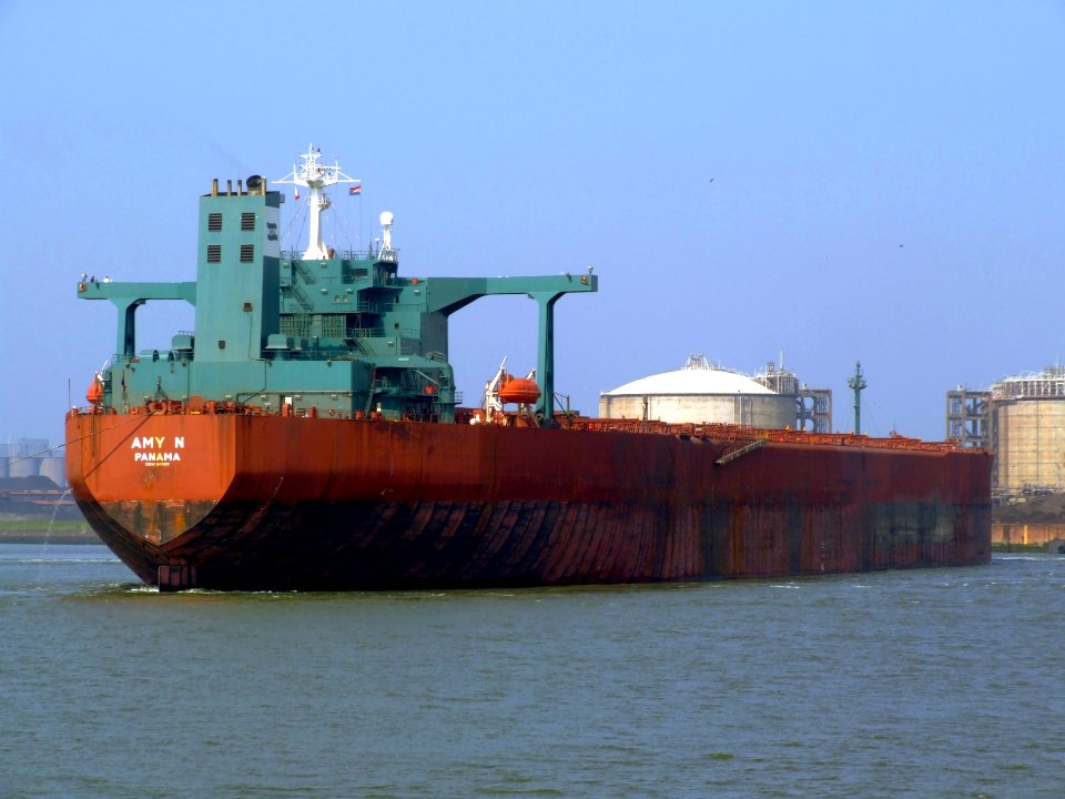 AMY N IMO 9149809 Callsign H9MR towed out of the Mississippi harbour, Holland 03-Jun-2007 photo-9
