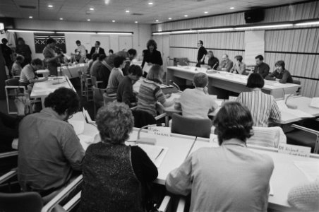 Amsterdamse stadsdeelraadnoord-vergadering ex-bezetters van deelraadgebouw in No, Bestanddeelnr 932-1272