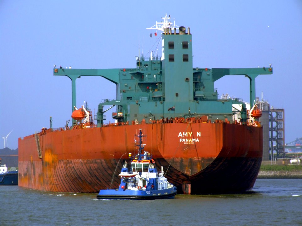 AMY N IMO 9149809 Callsign H9MR towed out of the Mississippi harbour, Holland 03-Jun-2007 photo-6