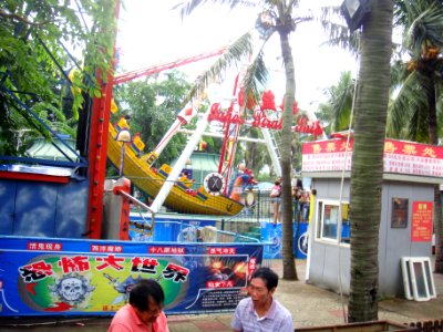 Amusement park ride at Evergreen Park - 01