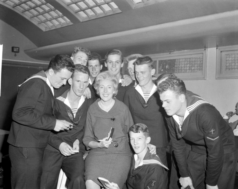 Amusementsprogramma voor Militairen in Nieuw-Guinea, opgenomen in het Minerva Pa, Bestanddeelnr 914-0805