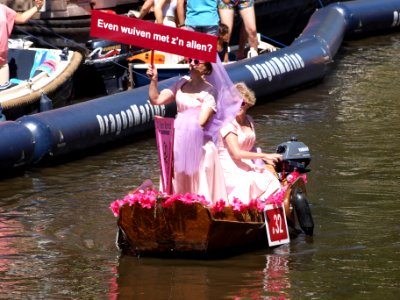 Amsterdam Gay Pride 2013 boat no32 12,5 yaer married pic1