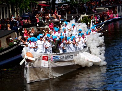 Amsterdam Gay Pride 2013 boat no26 GGD City Swopper pic4