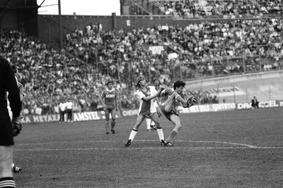 Amsterdam 707 toernooi Ajax tegen AZ 67 spelmomenten, Bestanddeelnr 932-2792