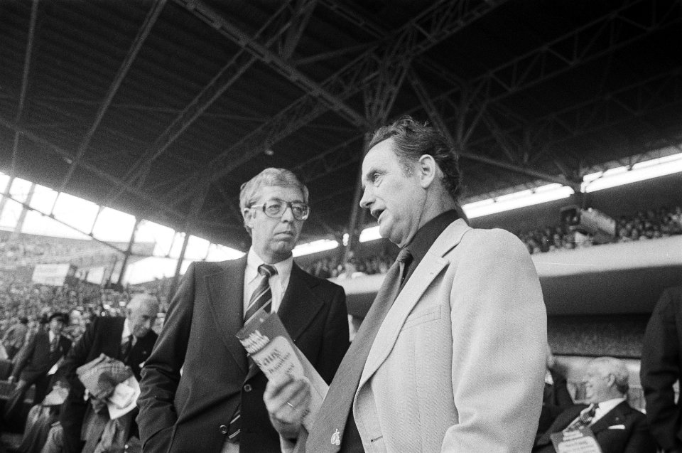 Amsterdam 702 voetbaltoernooi Ajax tegen Liverpool, minister Boersma op tribune, Bestanddeelnr 929-2967