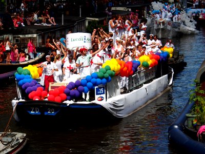 Amsterdam Gay Pride 2013 boat no25 Andreas ziekenhuis OLVG ziekenhuis zorgverzekeraars pic5