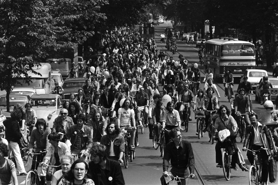 Amsterdam fietst fietsers op Rozegracht, Bestanddeelnr 929-7438