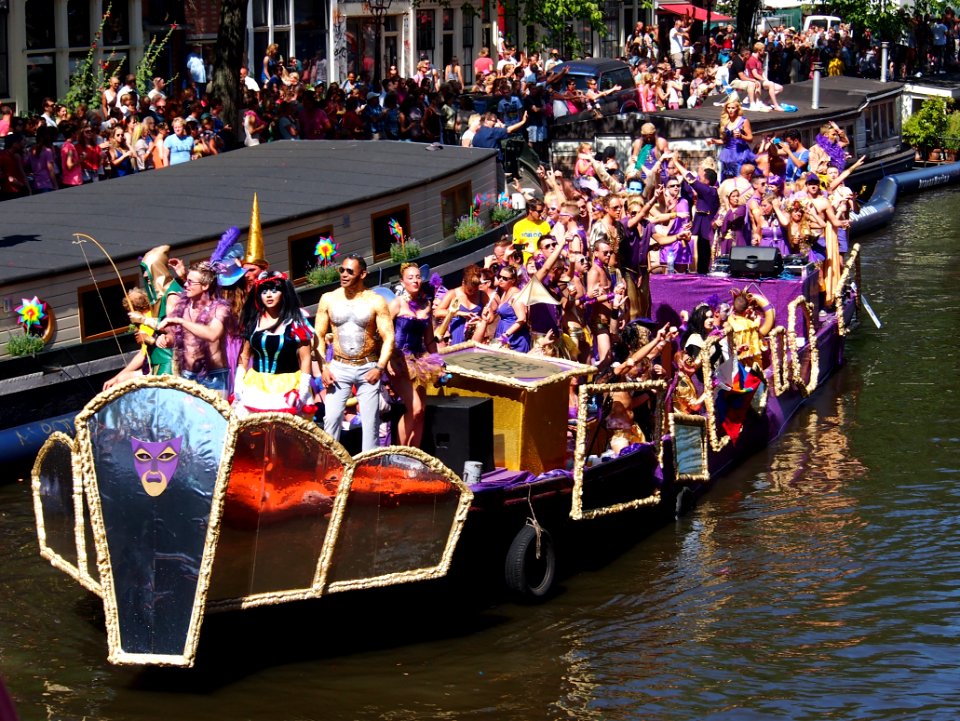 Amsterdam Gay Pride 2013 boat no37 Hot Spot Cafe pic7