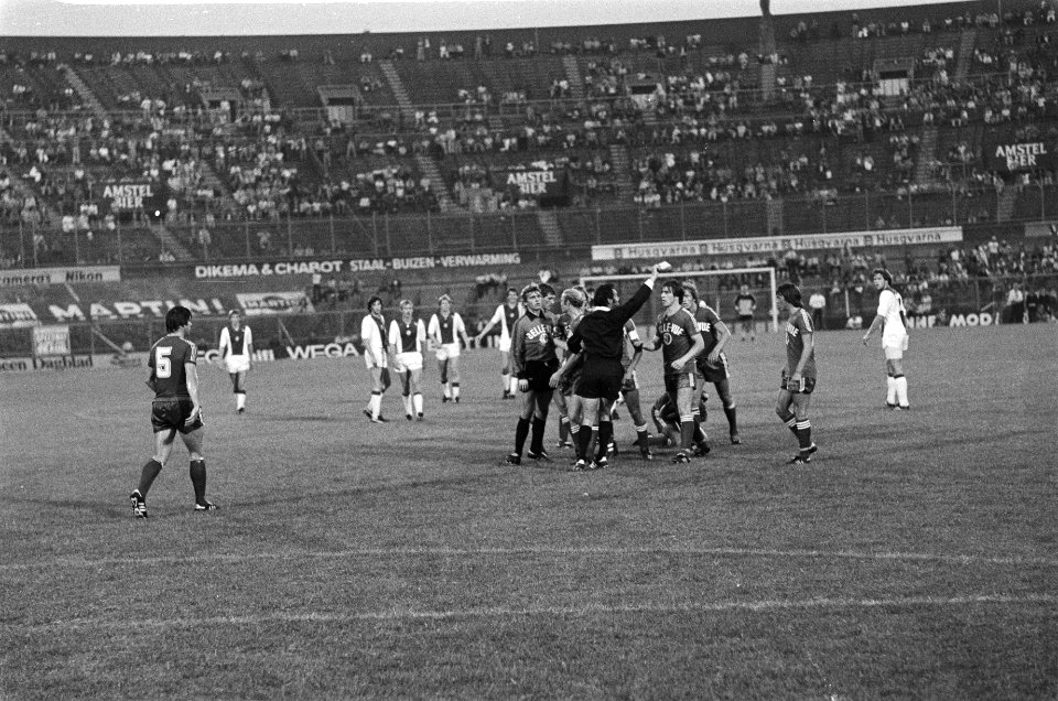 Amsterdam 703 voetbaltoernooi Ajax tegen Anderlecht rode kaart voor Anderlecht, Bestanddeelnr 929-8639