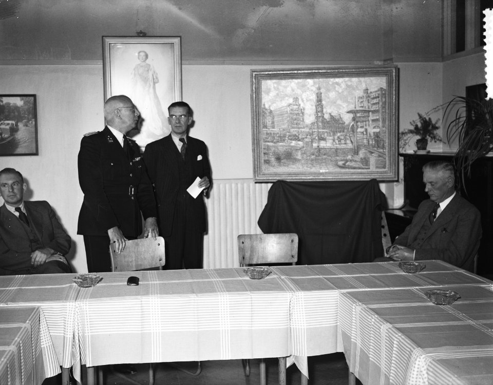 Amsterdam aanbieding schilderij aan Hoofdcommandant van Politie, Bestanddeelnr 904-7384