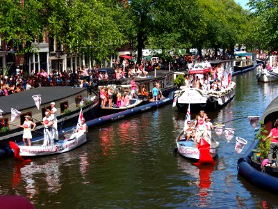 Amsterdam Gay Pride 2013 boat no28 Aids Fonds pic4