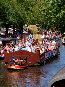 Amsterdam Gay Pride 2013 boat no31 Hug me boat pic2