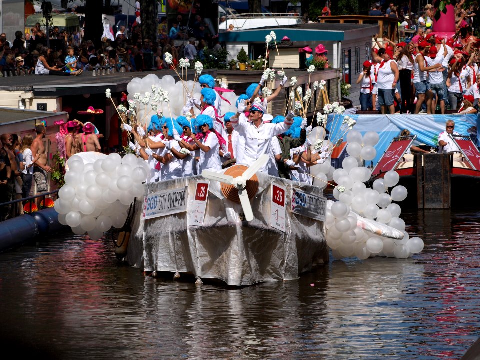 Amsterdam Gay Pride 2013 boat no26 GGD City Swopper pic3
